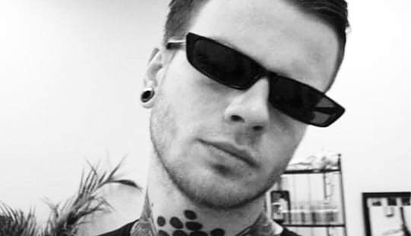 Tatuażysta Krzystof Koziorek Chris Garrett z miasta Wrocław ze studio tatuażu Ink Blink Tattoo.