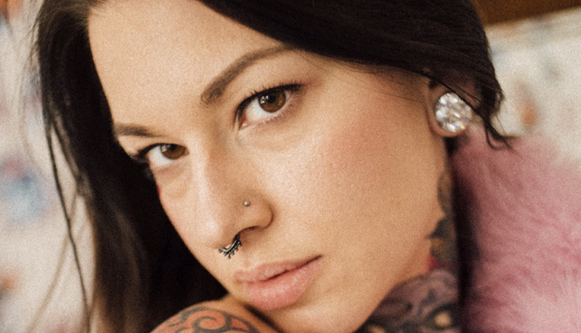 Tatuażysta Iwona Koźlarzewska Evil Yvonne z miasta Warszawa ze studio tatuażu Caffein Tattoo
