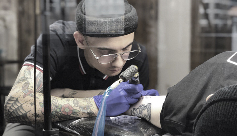 Tatuażysta ZIP Tattoo z miasta Wrocław ze studio tatuażu Boruta Tattoo & Art Collective