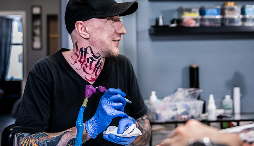 Tatuażysta Levgen Gariachyi U-Gene z miasta Wrocław ze studio tatuażu Voice Of Ink