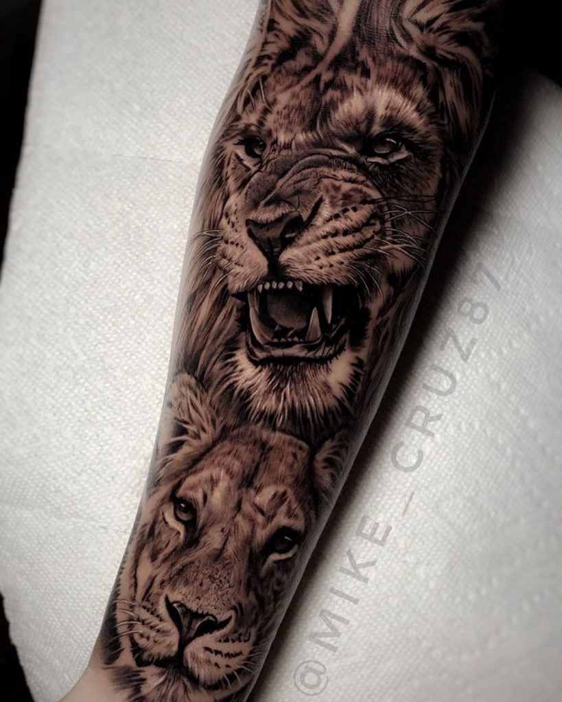 Tatuaż lew i lwica na przedramieniu na wewnętrznej stronie znaczenie dla mężczyzn i kobiet