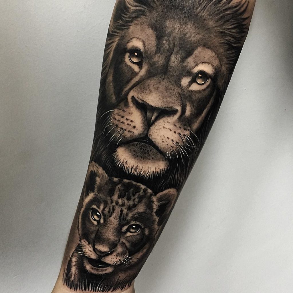 Tatuaż lwa i lwiątka lwię Znaczenie dla mężczyzn i kobiet