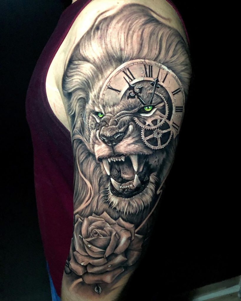 Tatuaż zły lew z zegarkiem na oku z różą na ramieniu znaczenie dla mężczyzn i kobiet