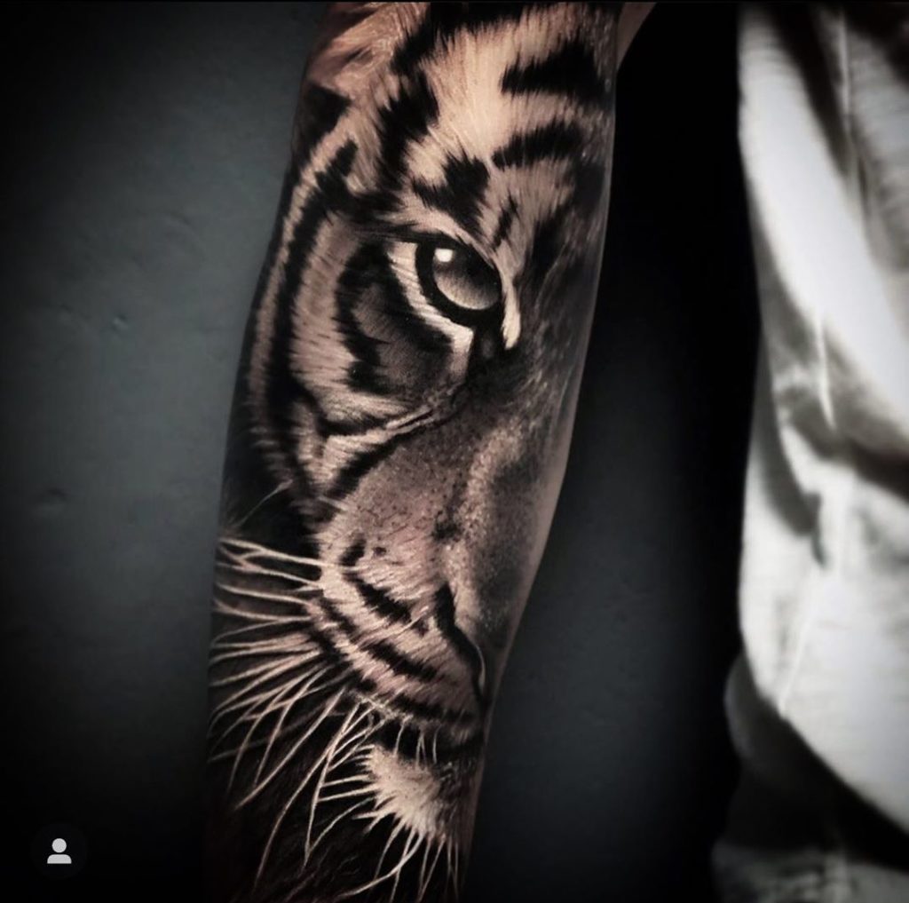 Tatuaż głowa białego tygrysa z na przedramieniu dla mężczyzn i kobiet