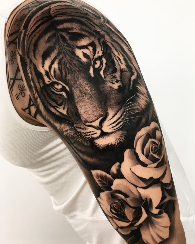 Tatuaż głowa tygrys z różami na ramieniu dla mężczyzn i kobiet